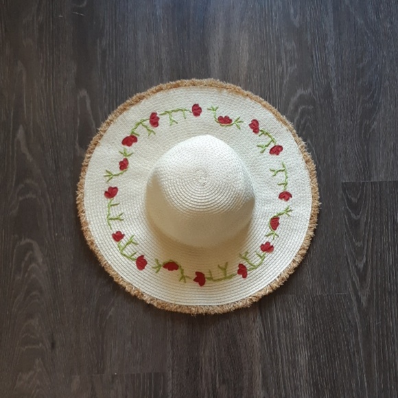 Forever 21 Accessories - Forever 21 straw beach hat